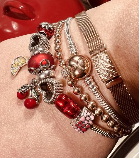 Red Pandora Bracelet, Aesthetic Pandora Charm Bracelet, Red And Pink Pandora Bracelet, Pink And Purple Pandora Bracelet, Pandora Red, Pandora Bracelet Charms Ideas, Pandora Pink, Pandora Bracelet Designs, Pandora Jewelry Charms