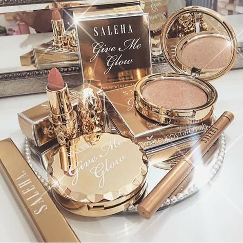 Gold Makeup Aesthetic, Beauty And Makeup, Makeup Aesthetic, Gold Luxury, Gold Makeup, Makeup Guide, Luxury Makeup, Makeup Items, Drugstore Makeup