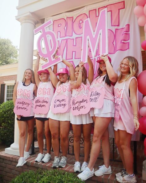 phi mu dreamin🎀 Big Lil, Bid Day Themes, Go Greek, Phi Mu, Gamma Phi, Bid Day, 2025 Vision, August 12, Greek Life