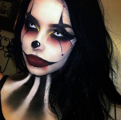 Black and white clown makeup with white contacts for Halloween Makeup Horor, Hallowen Schminke, Carnaval Make-up, Black And White Clown, Halloween Makeup Clown, Fantasy Make-up, Halloweenský Makeup, Halloween Make-up Looks, Holloween Makeup