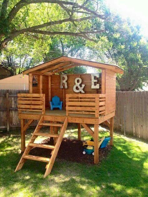 LOVE THIS!! Tree House Without A Tree, Playhouse Kits, Backyard Fort, Outdoor Playset, Outdoor Playhouse, Play Structures, Backyard Playhouse, Build A Playhouse, Playhouse Outdoor