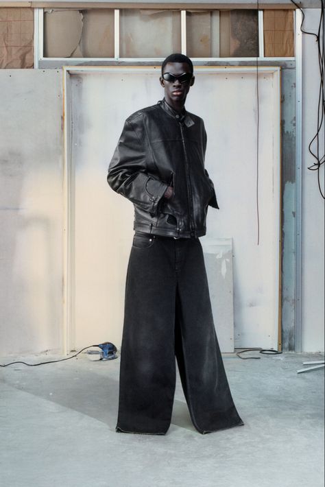 BALENCIAGA - WINTER 23 CAMPAIGN | by Tyler Mitchell Tyler Mitchell, Balenciaga Men, Winter 23, Archive Fashion, Flats Patterns, Balenciaga Shoes, Mood Board Fashion, Ad Campaign, Design Fashion