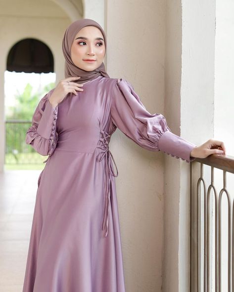 Hijab Daily Clothing (Brand) Premium Hijab Muslim Fashion Dress Gowns Long Sleeve, Luxurious Abaya, Chiffon Blouses Designs, Braidsmaid Dresses, Elegant Silk Dresses, Muslim Outfit, Fesyen Islam, Fashion Show Dresses, Abaya Style