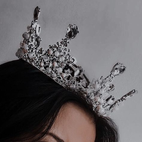 Crown Pictures, Crown Aesthetic, Queen Aesthetic, Royalty Aesthetic, Royal Aesthetic, Prom Queens, A Court Of Mist And Fury, Red Queen, Fashionista Clothes