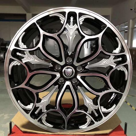 Cool Wheels Cars, Car Wheel Decor, Custom Rims For Cars, Cute Rims For Cars, Car Rims Ideas, Cute Car Rims, Cool Rims, Rims For Trucks, Customized Cars