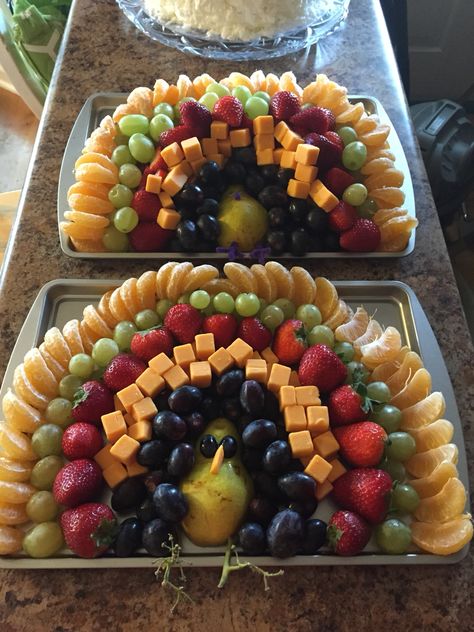 Fruit Turkey Thanksgiving Fruit Tray, Baby Duck Costume, Turkey Fruit Platter, Turkey Fruit, Fruit Turkey, Turkey Appetizers, Thanksgiving Fruit, Duck Costume, Baby Duck