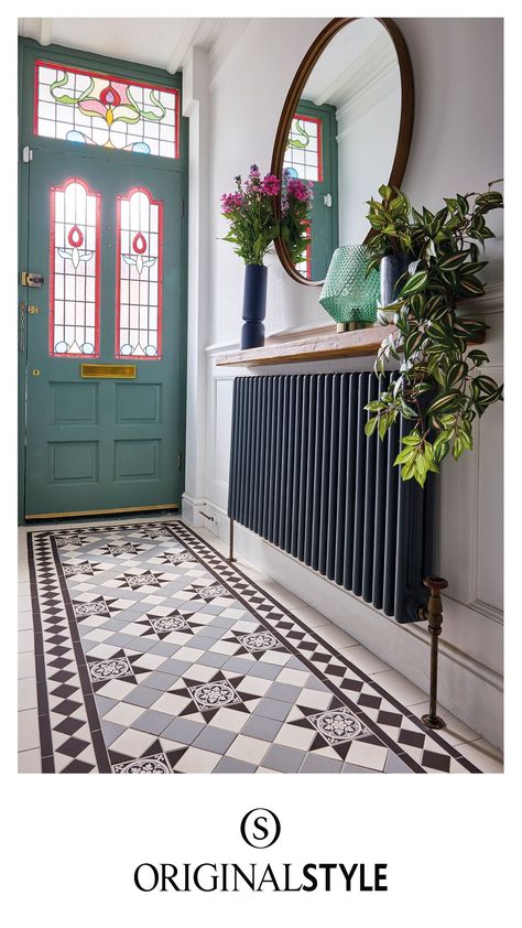 Parisian Chic Home, Edwardian Hallway, Stairs And Hallway Ideas, Floor Tile Ideas, Hallway Tiles Floor, Hall Tiles, Entrance Hall Decor, Victorian House Interiors, Victorian Hallway