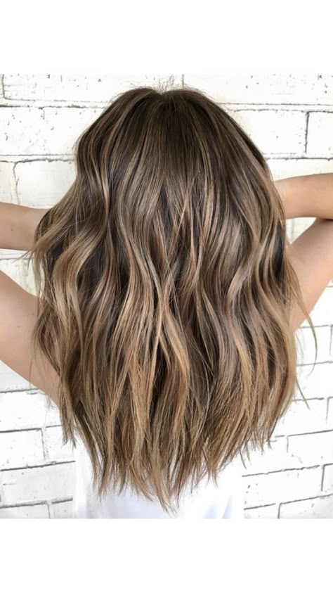 Brunette Hair With Highlights, Hair Color Light Brown, Brown Hair Balayage, Brown Blonde Hair, Hair Color Balayage, Hair Inspiration Color, Hair Inspo Color, Light Brown Hair, Brown Hair Colors