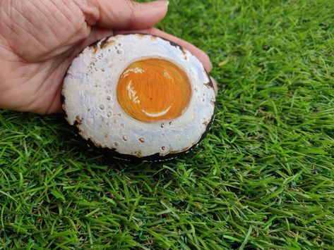 Egg Rock Painting, Rock Painting Garden, Egg Rock, Handmade Paper Gifts, Painting Garden, Mud Kitchen, Hand Painted Rocks, Diy Creative Crafts, Fried Egg