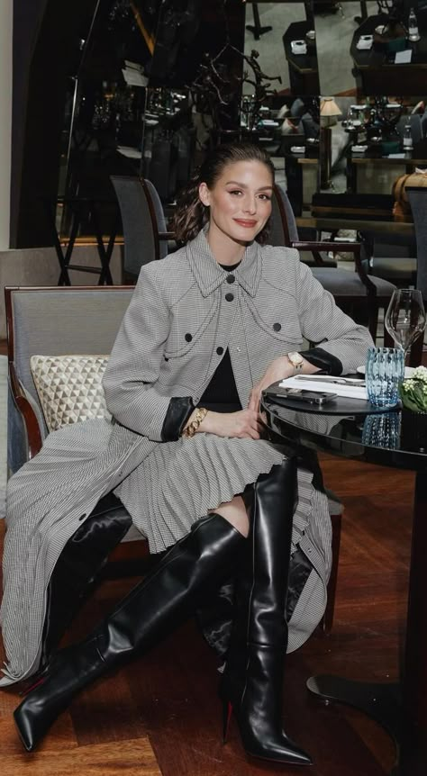 Olivia Palermo Boots, Olivia Palermo Style Winter, Palermo Outfit, Olivia Palermo Outfit, Estilo Olivia Palermo, Fashion Workwear, Olivia Palermo Lookbook, Black Combination, Laura Bailey