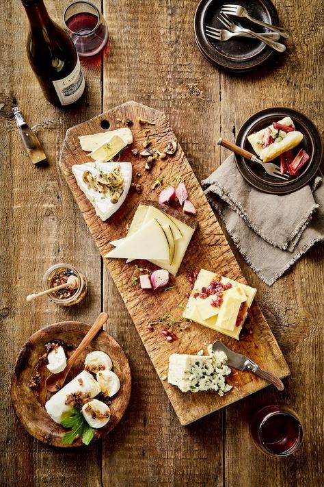 Cheese Cracker Platter, Cracker Platter, French Cheese Plate, Christmas Newspaper, Fruit Photoshoot, Platter Boards, Fall Cheese Boards, Cheese And Cracker Platter, Cheese Cracker Recipe