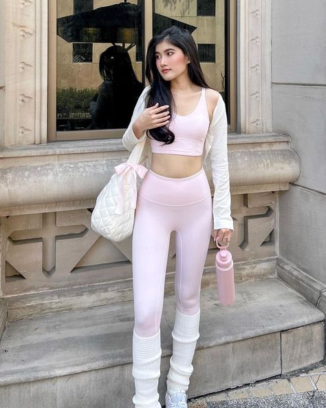 Coquette Activewear, Girly Active Wear, Barre Outfit Ideas, Barre Clothes, Leg Warmers Outfit, Outfit Primavera, Cute Gym Outfits, Fashion Wishlist, Workout Outfit