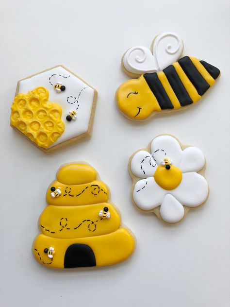 Bee Theme Cookies Decorated, Bee Sugar Cookies Decorated, Bumble Bee Cookies Decorated, Bee Decorated Cookies, Bee Theme Cookies, Bee Cookies Decorated, Bee Sugar Cookies, Crab Cookies, Bee Birthday Theme