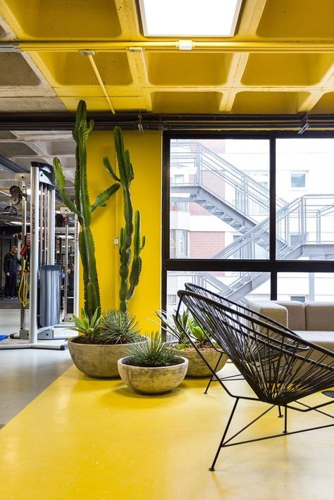 Gallery of Estúdio Pretto / Arquitetura Nacional - 19 #architecture #interior #homedecor #homedesign Industrial Workspace, Commercial And Office Architecture, Modern Basement, Loft Interior, Loft Stil, Contemporary Building, Office Designs, Industrial Design Furniture, Office Lounge