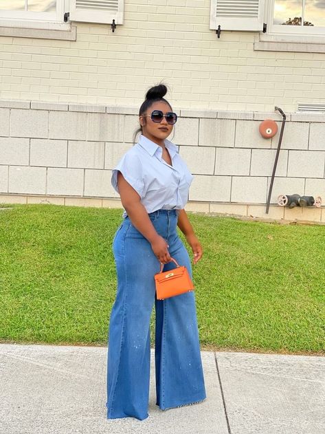 Classic Outfits With Jeans, Casual Day Outfits Classy, Mid Size Outfits Casual Classy, Gen Z Fashion Trends, Denim Shirt Outfits, Extra Wide Leg Pants, Wide Leg Jeans Outfit, Errands Outfit, Denim Outfits