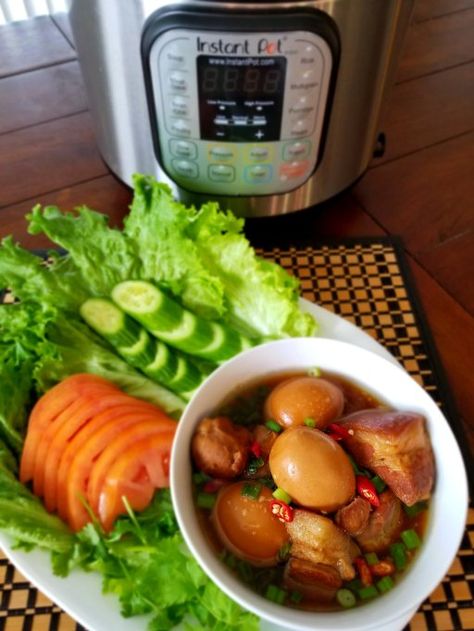 Thit Kho Recipe, Pork And Eggs, Vietnamese Recipes Chicken, Thit Kho, Vietnamese Beef Stew, Caramelized Pork, Easy Vietnamese Recipes, Vietnamese New Year, Vietnamese Beef