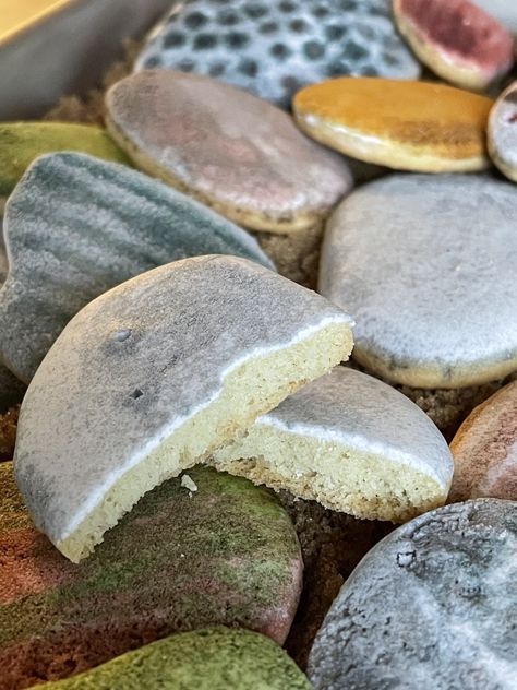 Edible Rocks For Cake, Old Fashioned Rock Candy, Crystal Cupcakes Rock Candy, Old Fashion Rock Candy, Mug Sugar Cookie, Homemade Rock Candy, Moon Cookies, Woodland Cake, Food Dye