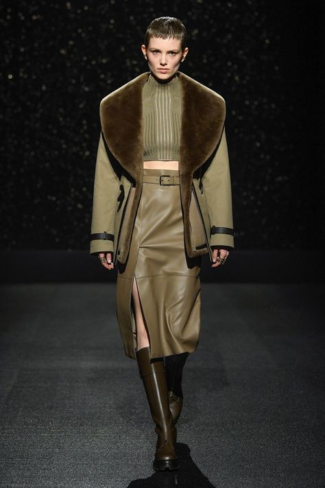 Hermes 2024, Hermes Fashion Show, Hermes Fashion, Stylish Fall Outfits, Fashion Forecasting, Show Collection, March 2024, Fashion Show Collection, Work Attire