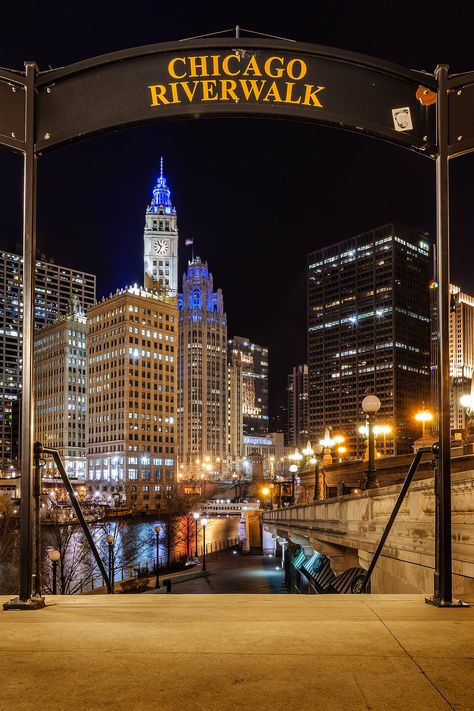 Strolling along the Chicago River. Photo by Michael Muraz Chicago Vacation, Travel Chicago, Chicago Riverwalk, Chicago Aesthetic, Chicago At Night, Chicago Trip, Chi Town, Chicago River, Chicago Travel