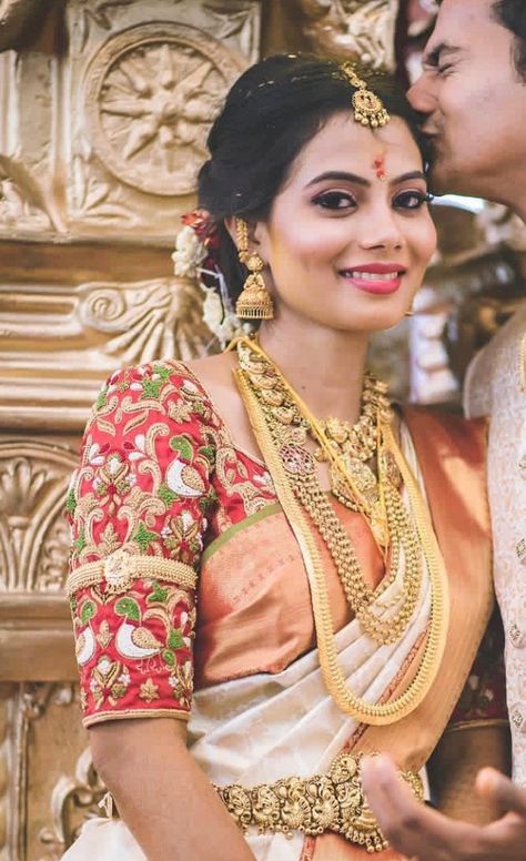 Bridal Reception Saree, Aari Bangles, Floral Blouse Designs, Asian Wedding Photography, Patch Work Blouse Designs, Saree Hairstyles, Latest Bridal Blouse Designs, Indian Sari Dress, Bridal Jewels