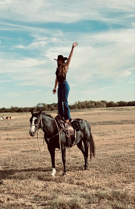 #cowgirl #ranch #farmhouse #horse western aesthetic Senior Horse Photography, Cowgirl Senior Pictures, Western Photoshoot Ideas, Horse Girl Aesthetic, Horse Photoshoot Ideas, Western Photo Shoots, Western Horse Riding, Horse Senior Pictures, Horse Photography Poses