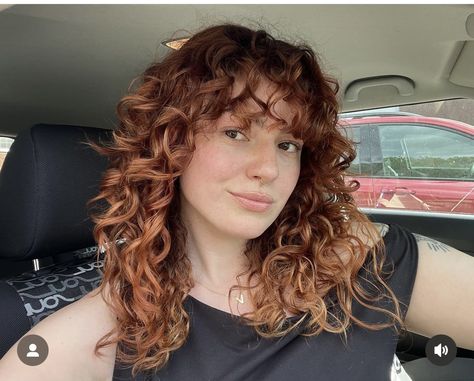 Copper Curly Hair, Ginger Curls, Brunette Roots, Hair Motivation, Perm Hair, Hair Change, Hairstyles Accessories, Hair Dye Ideas, Hair 2024