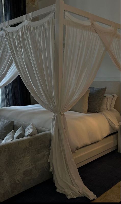 Bed Curtains Dorm, Old Money Bed, Canopy Aesthetic, Room Aesthetic Coquette, Vintage Coquette Room, Bedroom Inspirations Vintage, Room Decor Essentials, Old Money Interior Design, White Canopy Bed