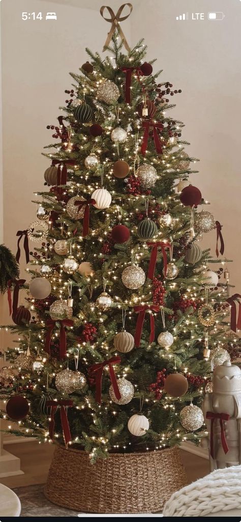 Red Brown Cream Christmas Tree, Red White Burlap Christmas Tree, Burgundy And Neutral Christmas Tree, Poinsettia Christmas Tree Ideas, Red Green Brown Christmas Tree, Gold Red And Green Christmas Decor, Christmas Tree Ideas Cat Proof, Christmas Tree With Candy Canes, Red And Tan Christmas Tree