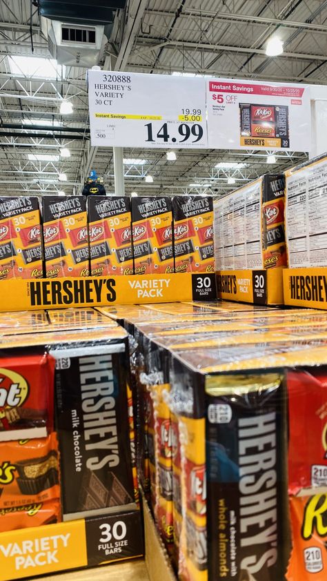 Costco Is Selling A Hershey's Variety Pack With 30 Full Size Candy Bars For Less Than $15! Full Size Candy Bars Halloween, Snacks Walmart, Food Varieties, Filipino Snacks, Bulk Shopping, Costco Shopping, Cheesy Dip, Organic Snacks, Snack Shop