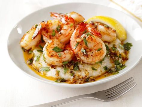 Get Lemon-Garlic Shrimp and Grits Recipe from Food Network Southern Shrimp And Grits, Shrimp N Grits Recipe, Lemon Garlic Shrimp, Shrimp And Grits, Healthy Weeknight Dinners, God Mat, Garlic Shrimp, Good Eat, Jambalaya