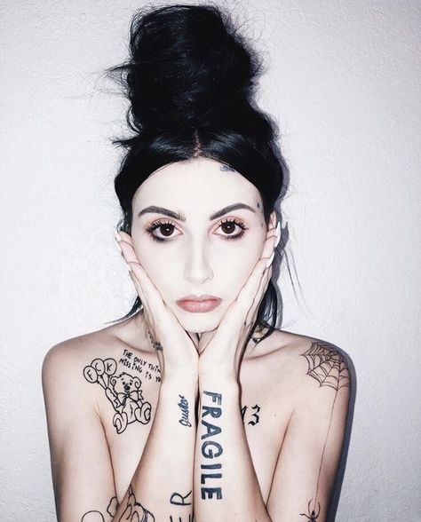 Dark Aesthetic Tattoo, Layla Shapiro, Cute Goth, Gothic Tattoo, Alt Girls, Lay On, Aesthetic Tattoo, Disney Aesthetic