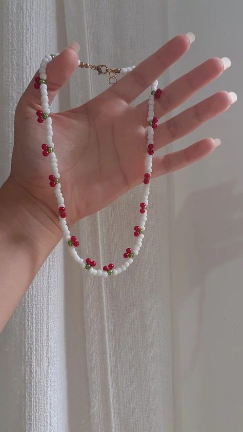 Diy Necklace Designs, قلادات متدلية, Diy Beaded Rings, Diy Jewelry Unique, Beading Jewelery, Bracelet And Necklace, Beaded Necklace Diy, Beaded Jewels, Diy Bracelet Designs