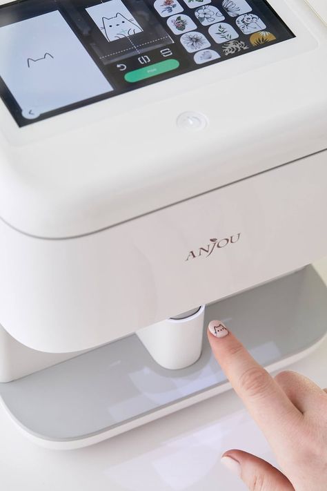 Welcome to 2019, There's a Machine That Will Screen-Print Your Nail Art Nail Art Machine, Nail Machine, Base Coat Nail Polish, Nail Art Printer, Nail Printer, Instant Nails, Beauty Gadgets, I Love Nails, Acrylic Nails Coffin