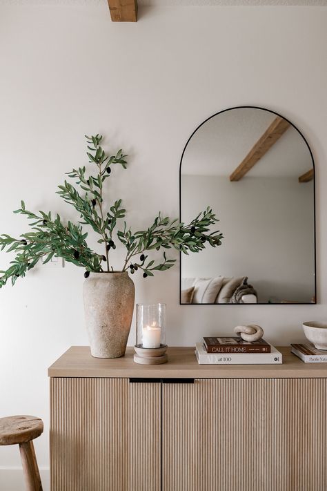 Current Obsessions: Must-Haves for a Stylish and Cozy Space – Halfway Wholeistic Halfway Wholeistic, Console Table Styling, Cottage Living Rooms, Modern Organic, Home Entrance Decor, Decor Home Living Room, Minimalist Living, Design Minimalista, Apartment Living Room