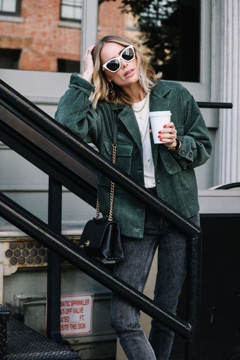 Black Outfits Fall, Fall Fashion Coats, Street Style 2018, Olive Jacket, Cool Mom, Jeans Mom, Outfit Fall, Autumn Fashion Casual, Indie Outfits