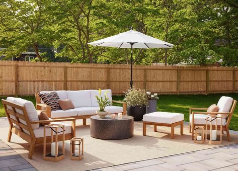 53 Privacy Fence and Wall Ideas to Block Unsightly Views (and Your Nosy Neighbors) Modern Pool Cabana, Backyard Pool Cabana, Backyard Privacy Ideas, Privacy Fence Ideas, Privacy Ideas, California Backyard, Backyard Swings, Walkways Paths, Living Walls