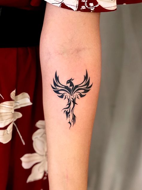 Tato Phoenix, Phoenix Tattoo For Men, Tattoos Masculinas, Phoenix Tattoo Feminine, Small Phoenix Tattoos, Phönix Tattoo, Simple Tattoos For Guys, Forearm Band Tattoos, Phoenix Tattoo Design