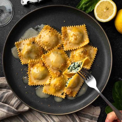 Spinach Ricotta Ravioli Spinach Ricotta Filling, Homemade Ravioli Recipe, Spinach Ricotta Ravioli, Ravioli Recipe Homemade, Spinach And Ricotta Ravioli, Ricotta Filling, Semolina Pasta, Spinach Ravioli, Ricotta Ravioli