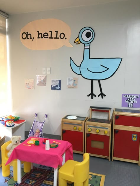 Pigeon Bulletin Board, Elephant And Piggie Door Decoration, Pigeon Bulletin Board Ideas, Elephant And Piggie Bulletin Board, Pigeon Mo Willems, Mo Willems Author Study, Kindergarten Door, Blue Classroom, Mo Williams