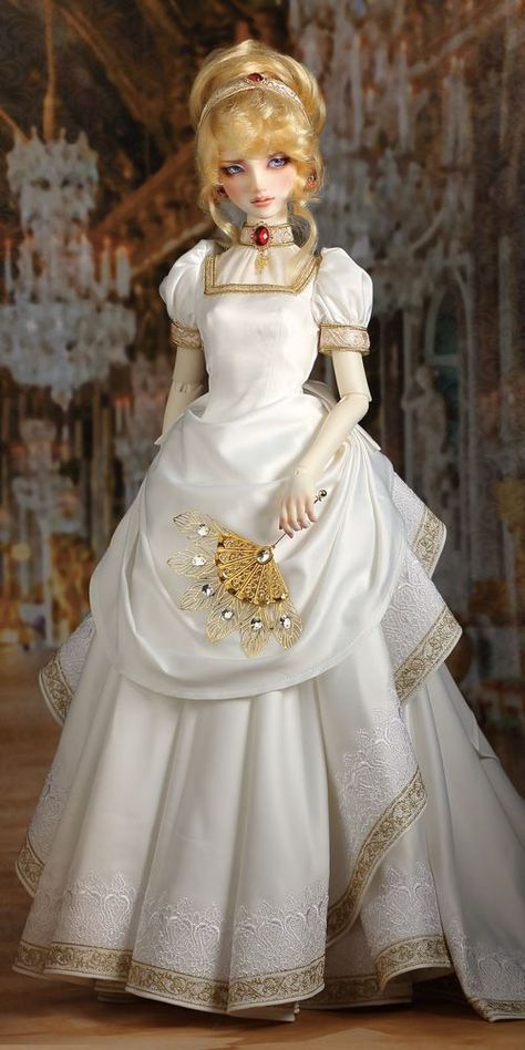 Gaun Abad Pertengahan, Bjd Dolls Girls, Lady Oscar, Barbie Images, Ball Jointed Doll, Fantasy Doll, Beautiful Barbie Dolls, Historical Dresses, Pretty Dolls