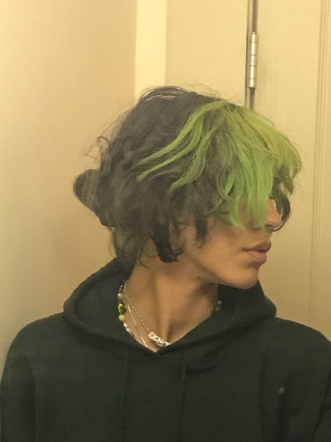 Split Hair Color Men, Split Dye Hair Men, Split Dyed Hair Men, Black And Green Hair Ideas, Hair Dye Ideas Short Hair Boy, Dyed Hair Men Aesthetic, Guys Dyed Hair, Boys Hair Dye Ideas, Men With Green Hair