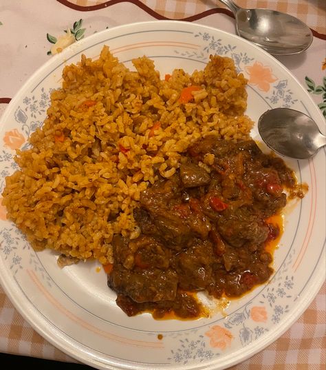 Albanian Culture Food, Albanian Food, Albanian Recipes, Albanian Culture, Dream List, Goulash, Healthy Dishes, Cooking Ideas, Eastern Europe