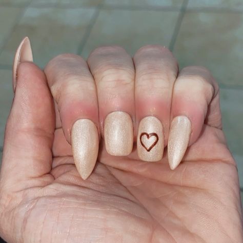 Two short rest long, vampire shape nails. Lesbian nails. Nude nails. Lesbian Nails, Gay Nails, Vampire Nails, Nail Shapes, Nude Nails, Pretty Nails, Cute Nails, Nail Art, Nails