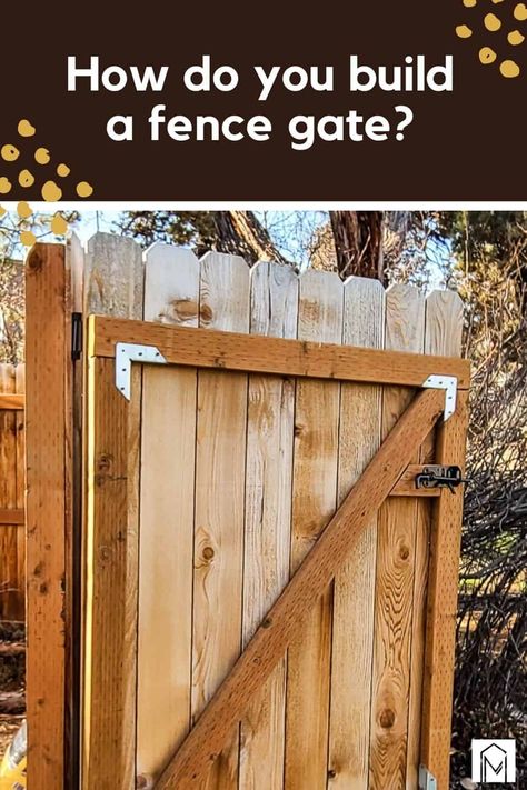 Do you need to build a gate for your wooden privacy fence in your backyard? Check out this simple DIY gate design with no sag brackets ! A video tutorial is included! Wooden Gate Plans, Build A Gate, Wooden Privacy Fence, Building A Wooden Gate, Picket Fence Gate, Stockade Fence, Building A Gate, Diy Gate, Build A Fence