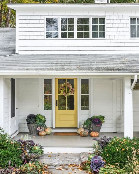 white farmhouse with covered porch and yellow front door decorated for fall with dried hydrangea wreath, pumpkins cabbages Houses Futuristic, Yellow Front Door, Houses Modern, Yellow Front Doors, Best Front Doors, Farmhouse Exterior Design, Front Door Paint Colors, 40 Acres, Farmhouse Front Door