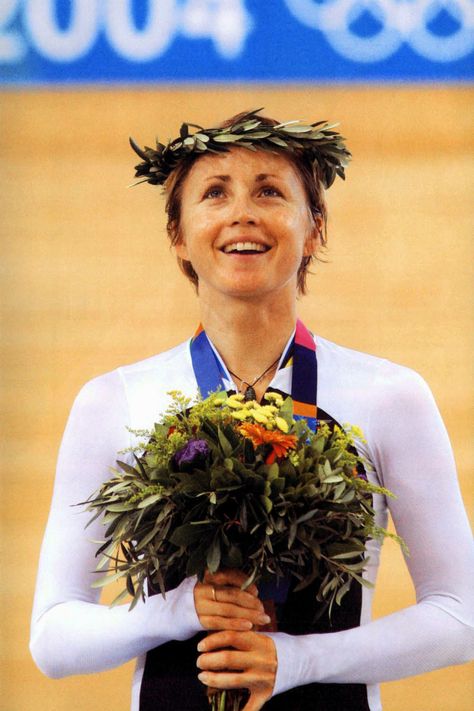 Sarah Ulmer (NZ) 🥇 Individual Pursuit • Athens 2004 Olympics #cycling 2004 Olympics, Track Cycling, Female Cyclist, Olympic Athletes, Olympic Sports, Human Poses, Cycling Women, Summer Olympics, Action Poses