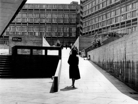 Brutalist buildings: Park Hill, Sheffield by Jack Lynn and Ivor SmithBuilt over one of the city's seven hills, it replaced an assortment of back-to-back housing, tenement blocks and waste sites, creating nearly 1,000 new homes. Council Estate, Housing Estate, Sheffield City, Public Housing, Council House, Brutalism Architecture, Brutalist Buildings, Modernist Architecture, Park Hill