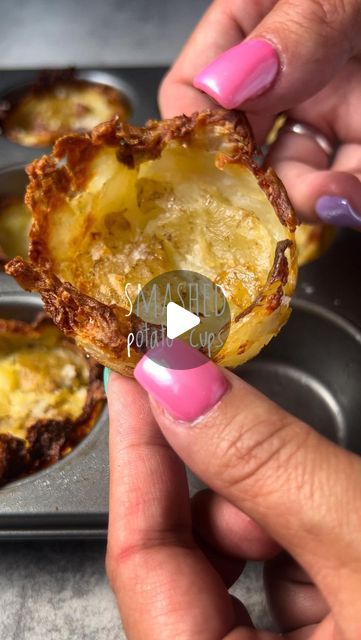 Anthea Malialis on Instagram: "Smashed potato cups/baskets hack, then just fill it with whatever you fancy 💪🏼.

Boil the Potatoes:
Place the baby potatoes in a pot and cover with water. Add a pinch of salt.Bring to a boil and cook until the potatoes are tender, about 10-15 minutes. Drain and let them cool slightly.

Preheat your oven to 200°C. 
To a muffin or cupcake tray spray lightly with oil and place one potato per muffin tray. Smash the Potatoes using the bottom of a glass or cup, gently press down on each potato to flatten and shape.
Cook for 15mins.
.
#smashedpotatoes #foodhacks #foodhack #tipsforcooking #tipsandtricks #smashed #potatocups #potatobasket #baskets" Smashed Potato Cups Muffin Tins, Potatoe Knish, Smashed Potato Cups, Potato Cups, Potato Basket, One Potato, Mini Potatoes, Cupcake Tray, Breakfast Potatoes