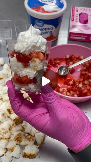 Sweet Tooth Candy Inc. on Instagram: "Message us to get tutorial on how to make this strawberry shortcake in a cup + a link on where to get these beautiful cups, set of 150 pieces - 2 style cups + mini spoons! 🍰  Or if you don’t want to make it and want to order some with us we got you on that too! These are great dessert to sit in a table and easy for your guests to enjoy 🍰  #strawberryshortcake #shortcakecup #dessertcups #dessertcup #bakingtutorial #treatmaking #desserttable #desserts #dessertcatering #strawberrys" Glass Bowl Desserts, Strawberry Shortcake Trifle Recipe, Treat Table Set Up Ideas, Strawberry Shortcake Cups Easy, Desserts In A Cup For Party, Dessert In Cups Ideas, Strawberry Shortcake In A Cup, Strawberry Shortcake Dessert Cups, Mini Strawberry Shortcake Cups