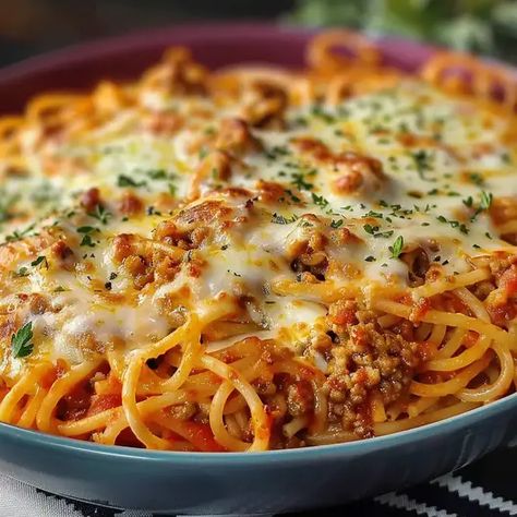 Baked Cream Cheese Spaghetti Casserole, Spagetti Casseroles Baked, Cream Cheese Spaghetti Casserole, Bake Spaghetti, Spaghetti Baked, Easy Goulash, Baked Cream Cheese, Cream Cheese Spaghetti, Baked Cream Cheese Spaghetti